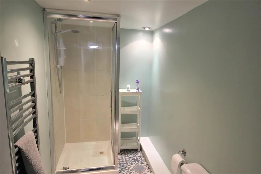 5 bedroom terraced house for rent