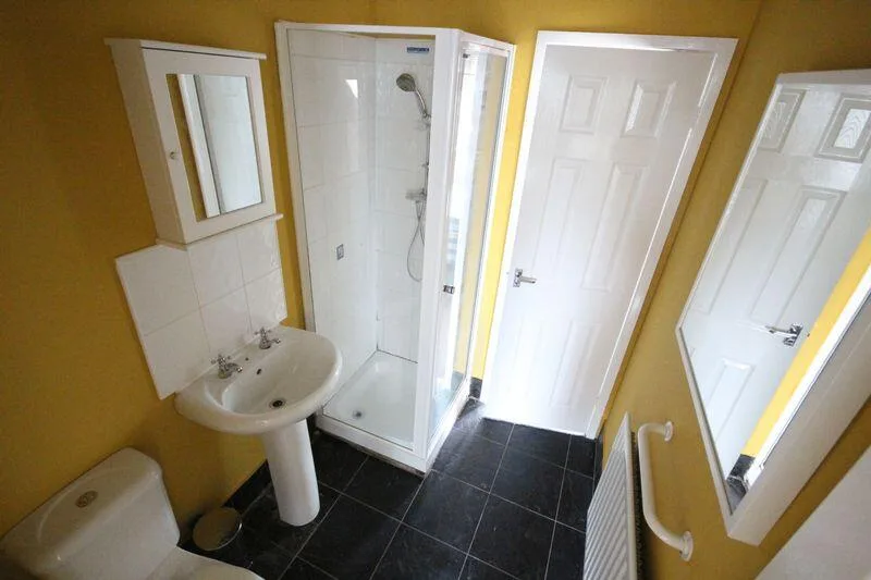 5 bedroom terraced house for rent