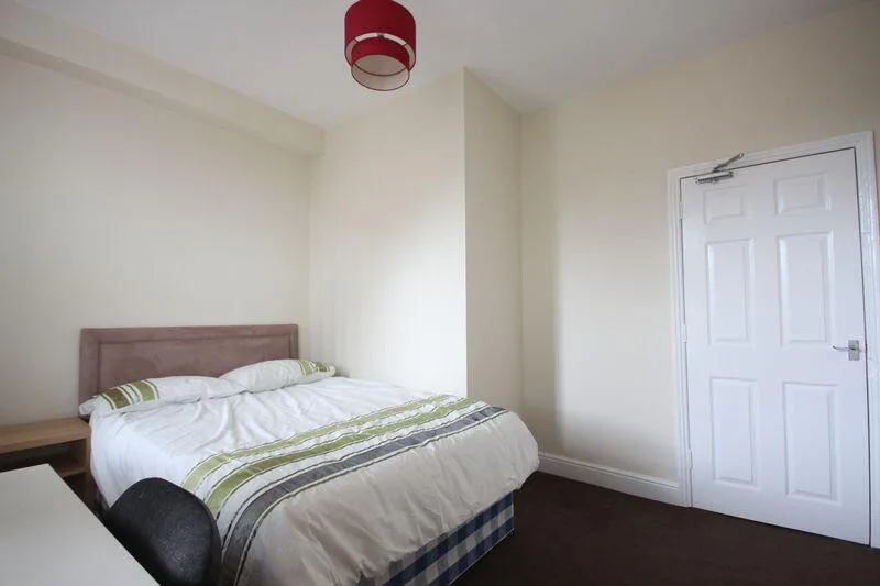 5 bedroom terraced house for rent