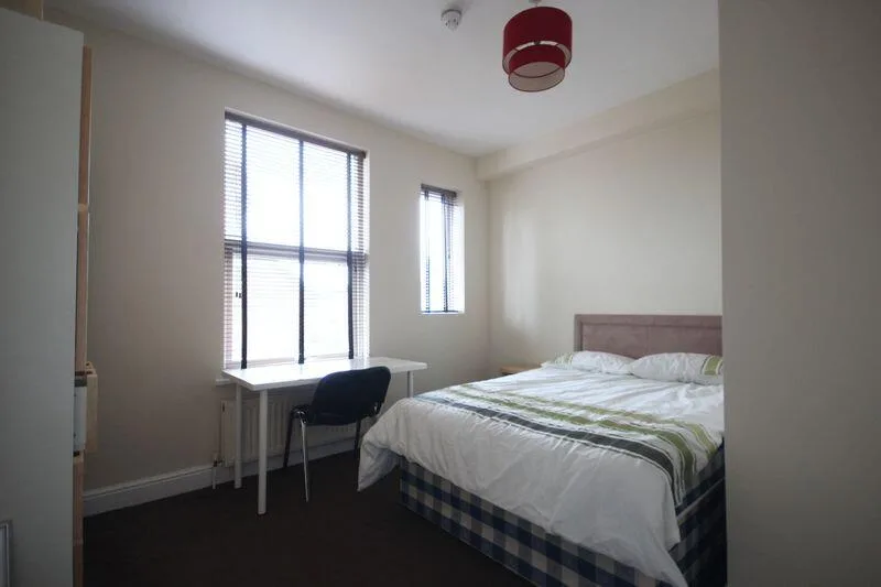 5 bedroom terraced house for rent