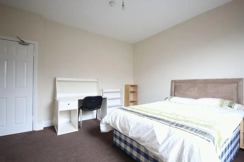 5 bedroom terraced house for rent