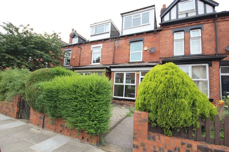 5 bedroom terraced house for rent