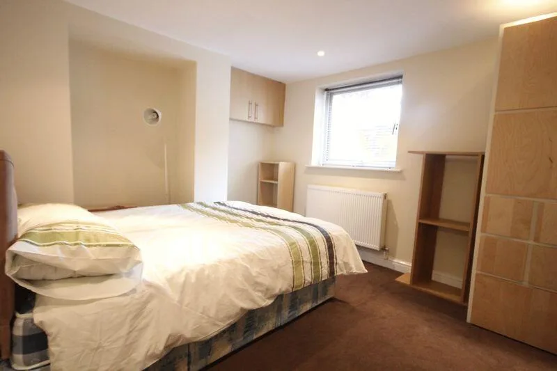 5 bedroom terraced house for rent