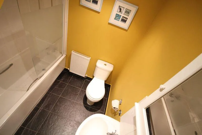 5 bedroom terraced house for rent