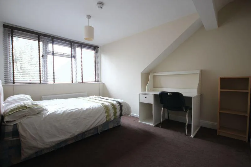 5 bedroom terraced house for rent