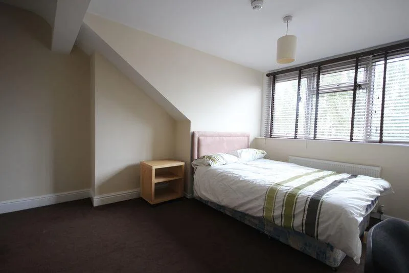 5 bedroom terraced house for rent