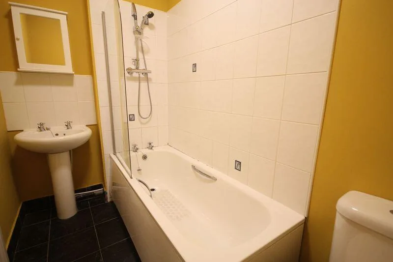 5 bedroom terraced house for rent