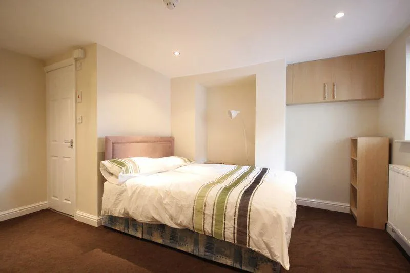 5 bedroom terraced house for rent