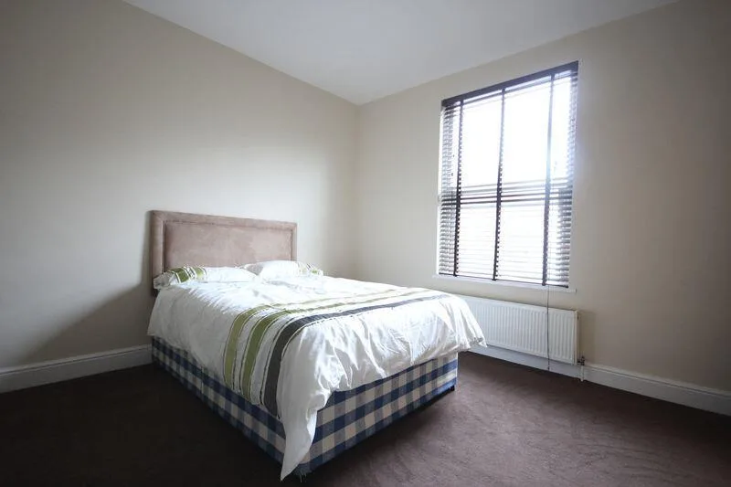 5 bedroom terraced house for rent