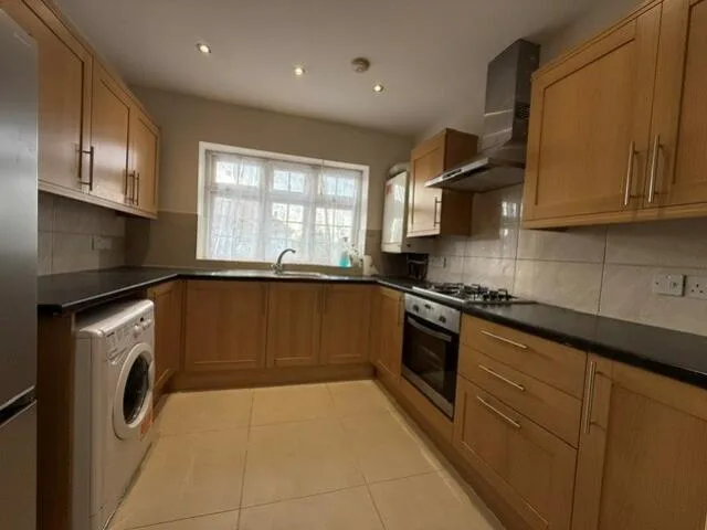 3 bedroom maisonette for rent