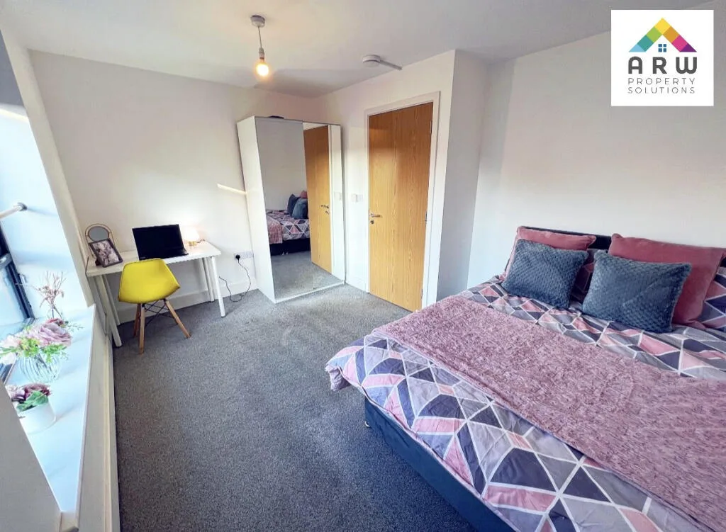 6 bedroom terraced house for rent