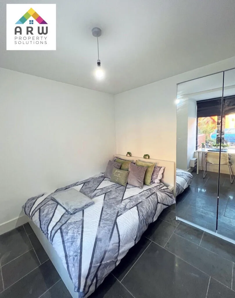 6 bedroom terraced house for rent