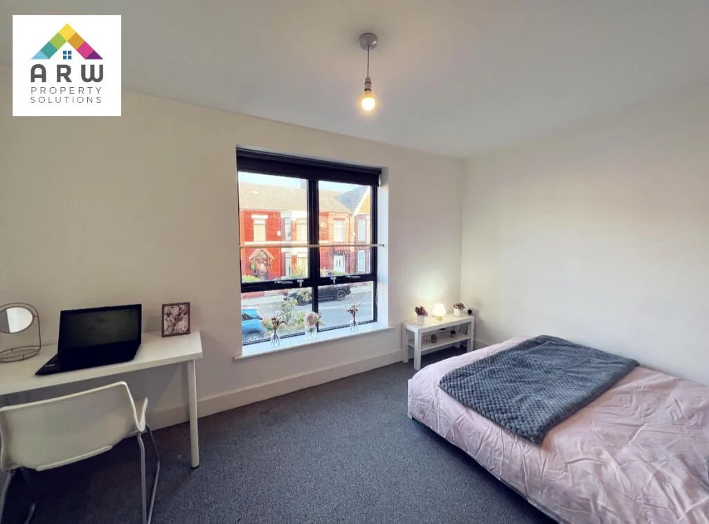 6 bedroom terraced house for rent