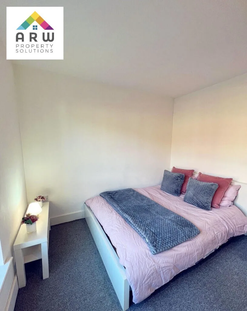 6 bedroom terraced house for rent