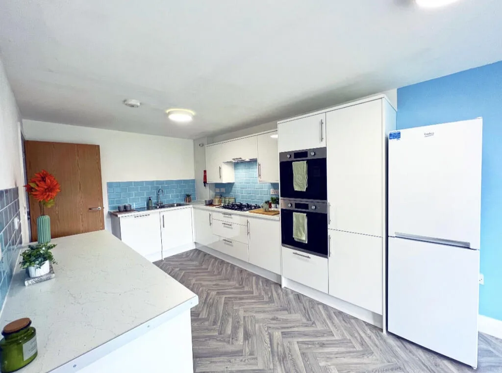 6 bedroom terraced house for rent