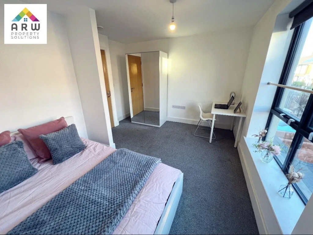 6 bedroom terraced house for rent