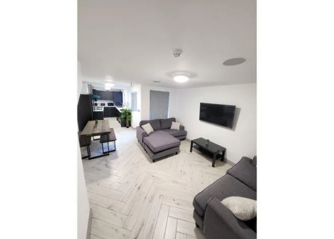 6 bedroom terraced house for rent