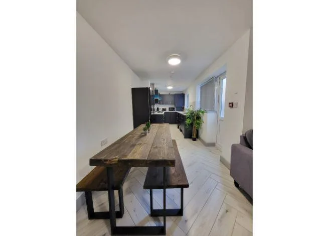 6 bedroom terraced house for rent