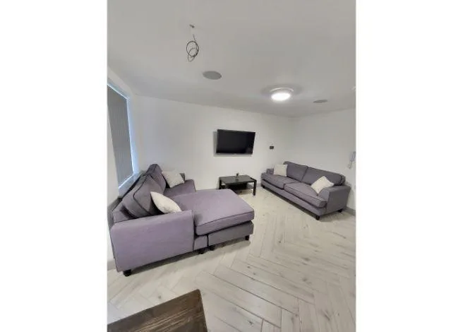 6 bedroom terraced house for rent