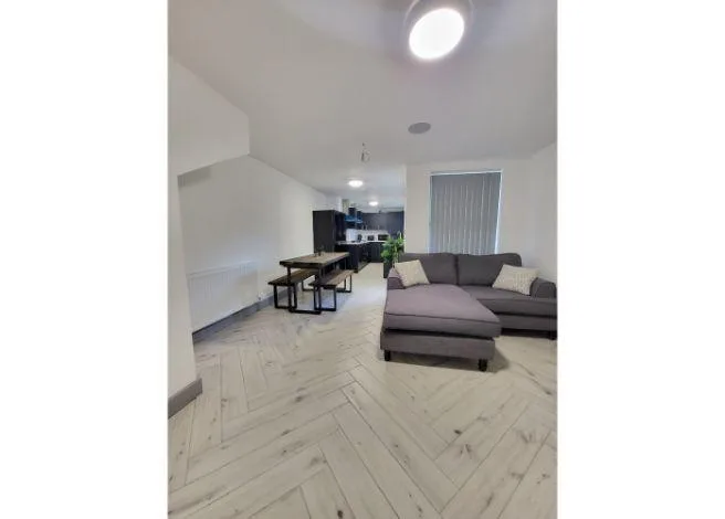 6 bedroom terraced house for rent