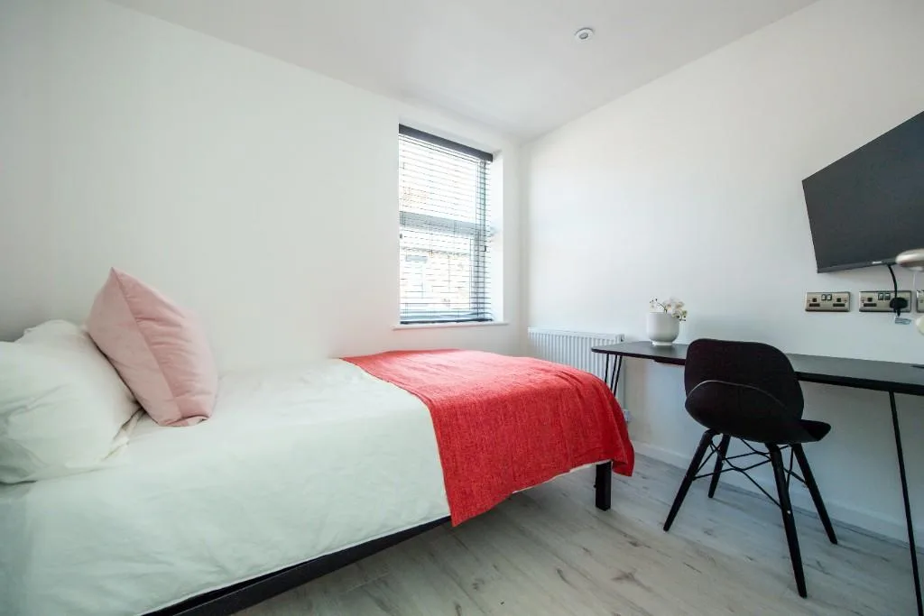6 bedroom terraced house for rent