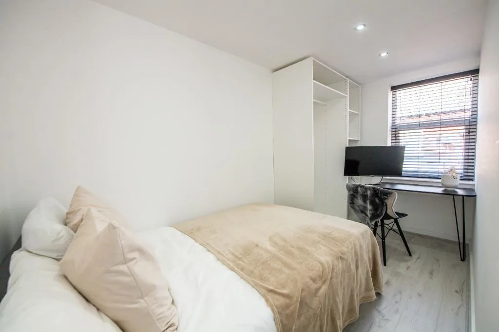 6 bedroom terraced house for rent
