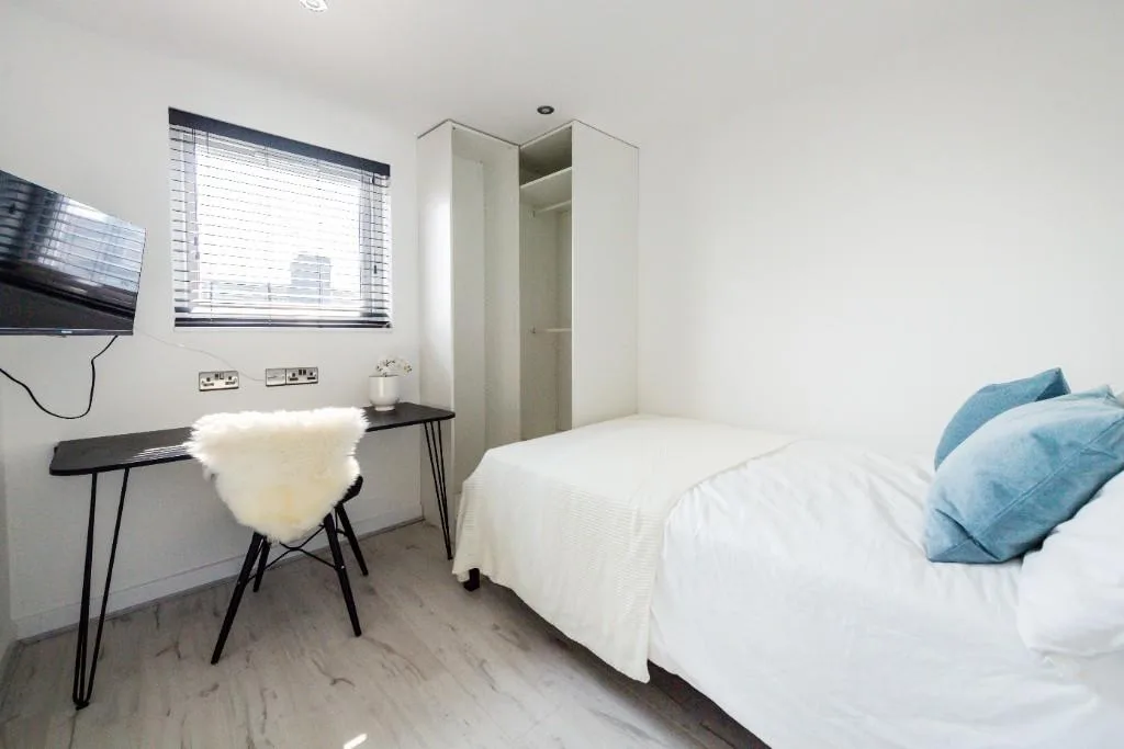 6 bedroom terraced house for rent