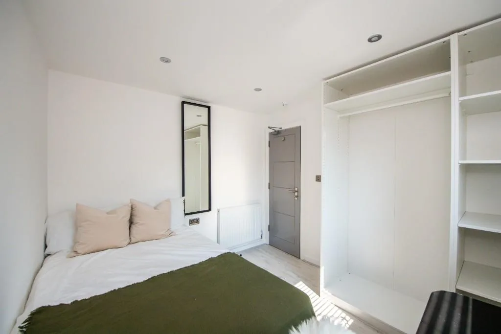 6 bedroom terraced house for rent
