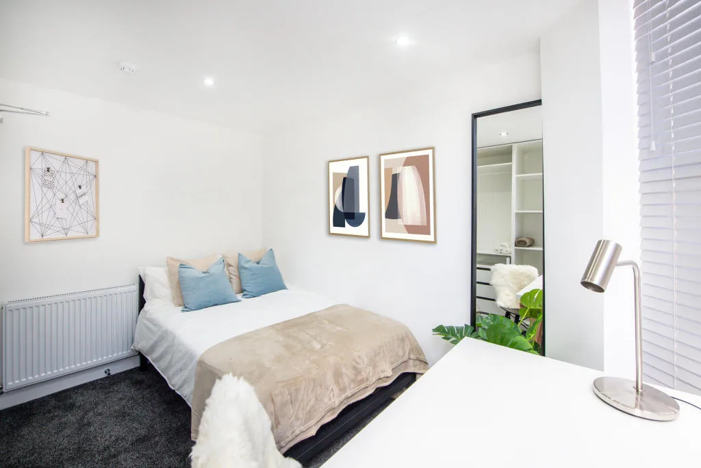 6 bedroom house for rent