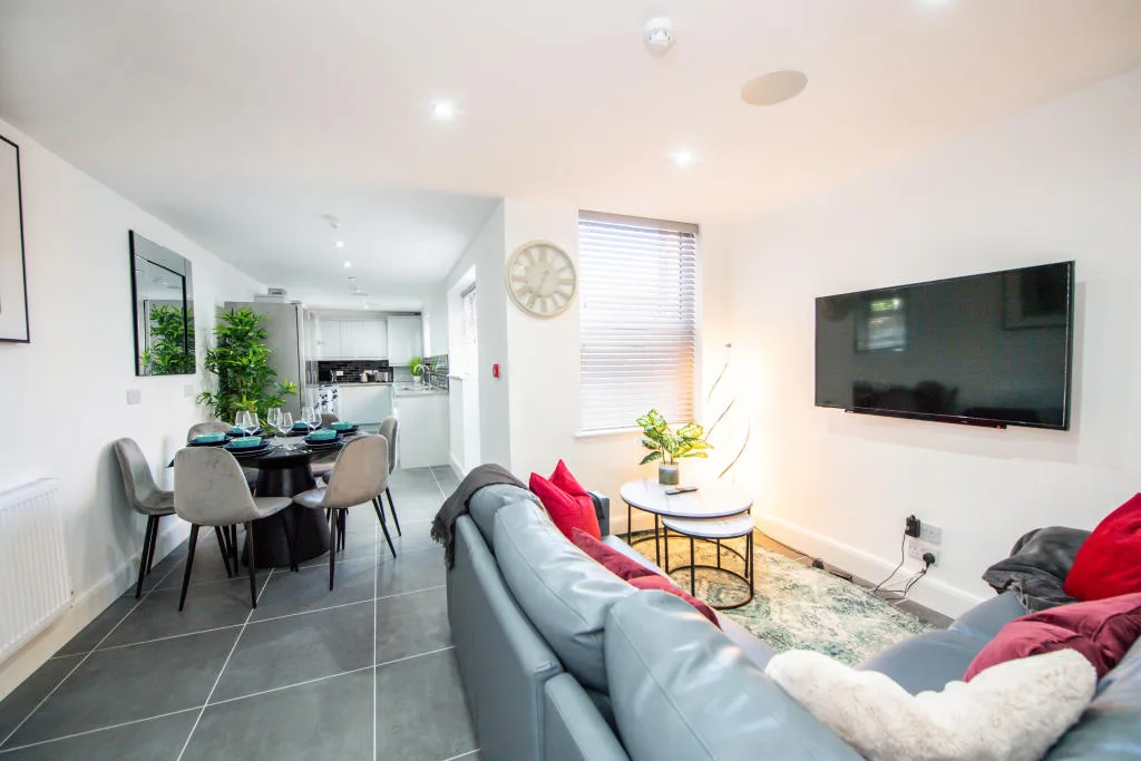 6 bedroom house for rent