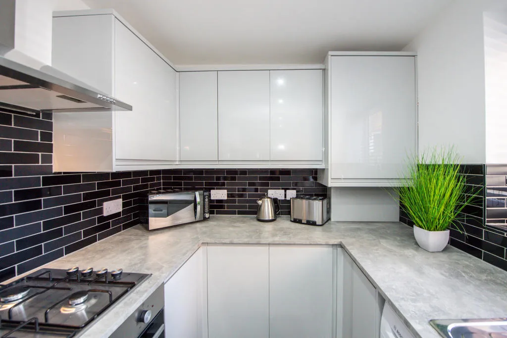 6 bedroom house for rent