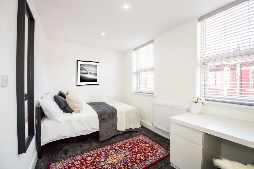 6 bedroom house for rent
