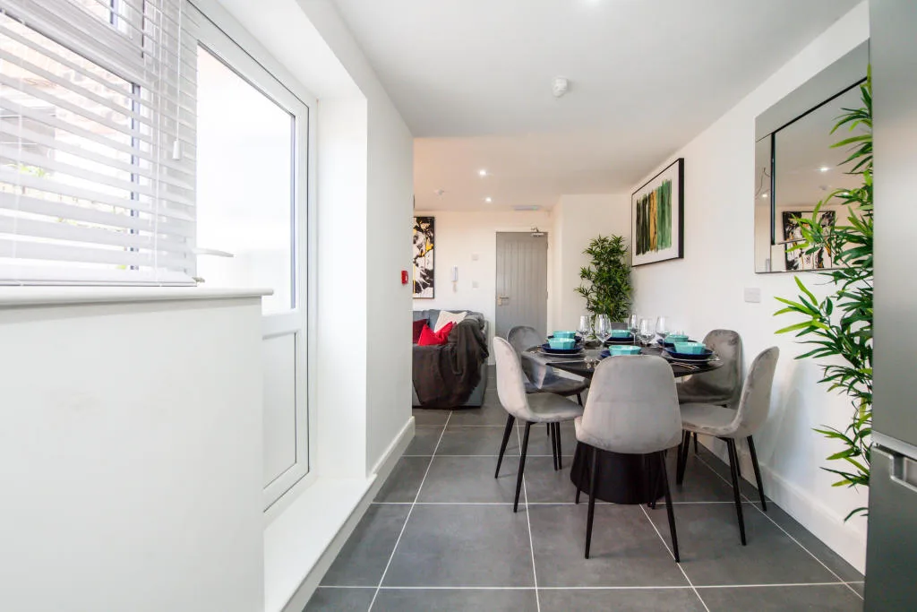 6 bedroom house for rent