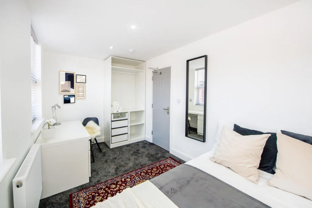 6 bedroom house for rent