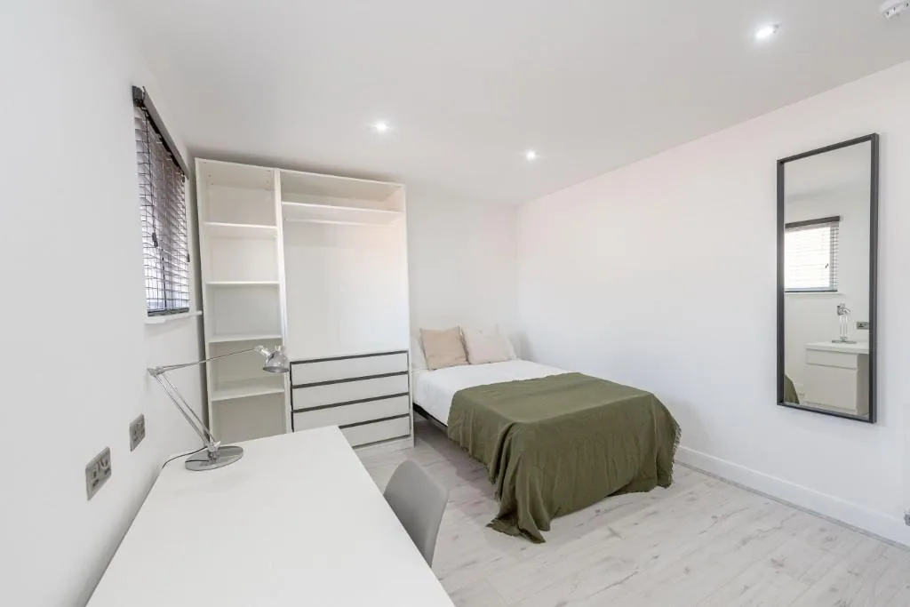 6 bedroom terraced house for rent