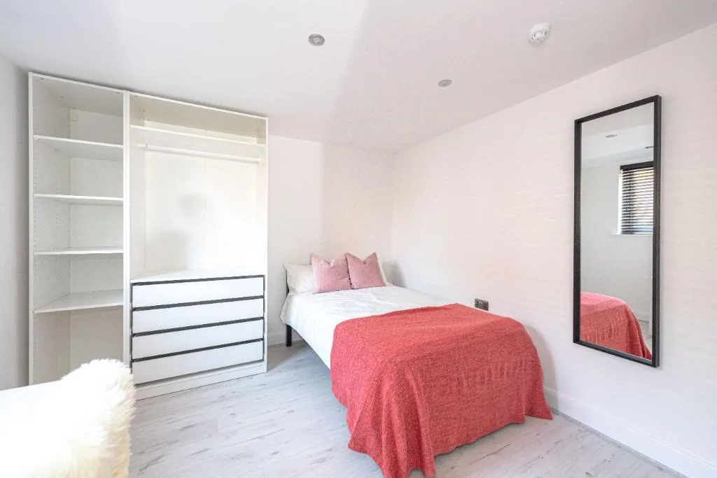 6 bedroom terraced house for rent
