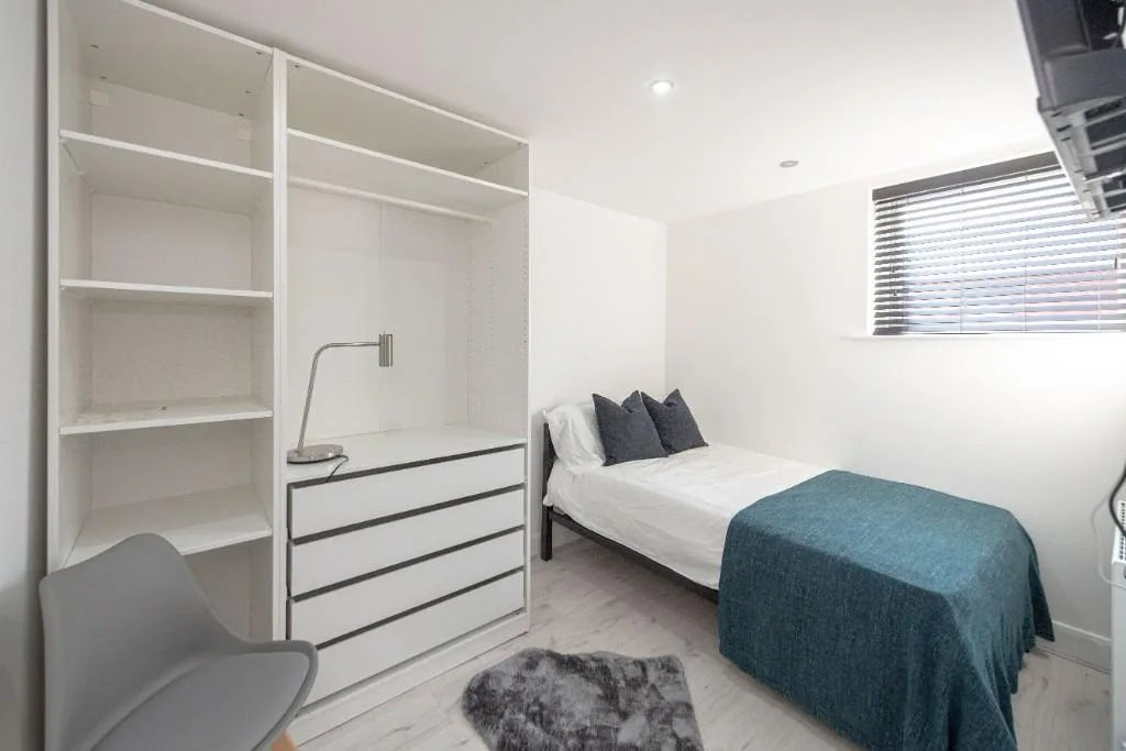6 bedroom terraced house for rent