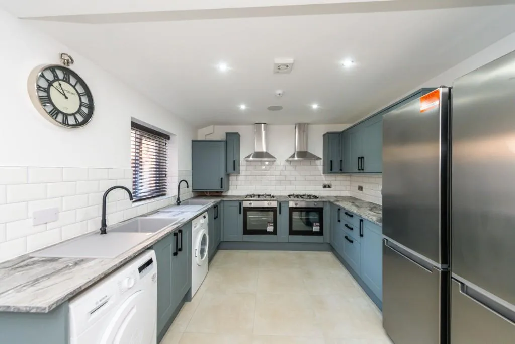 6 bedroom terraced house for rent