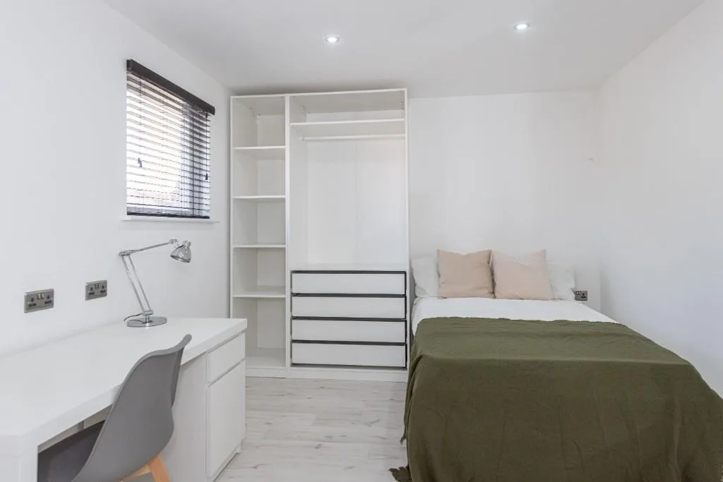 6 bedroom terraced house for rent