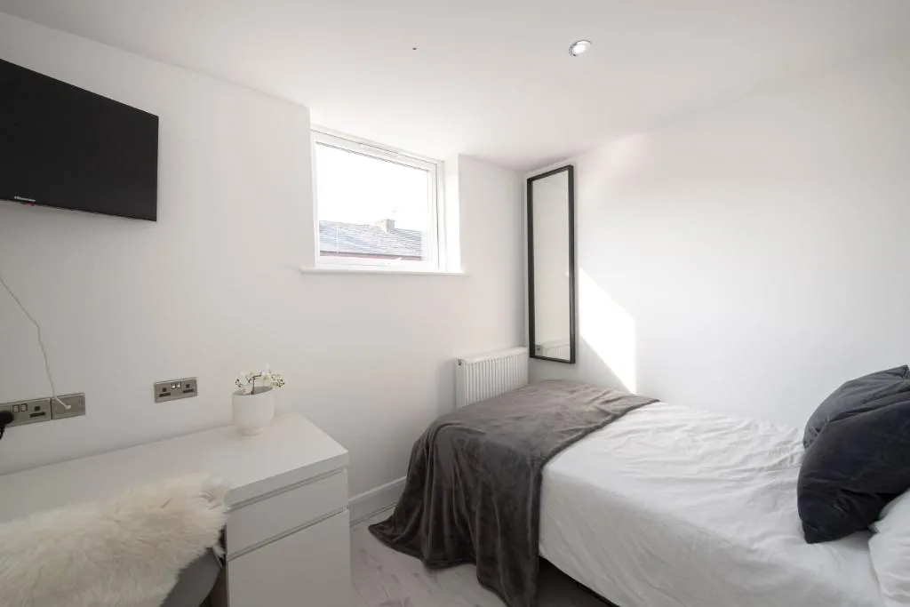 6 bedroom terraced house for rent