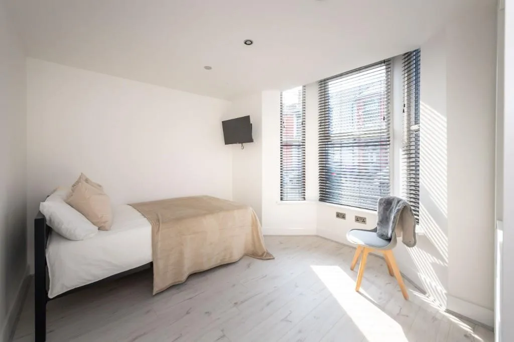 6 bedroom terraced house for rent