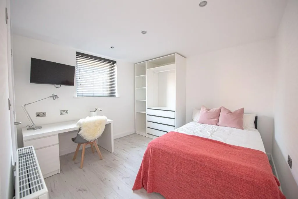 6 bedroom terraced house for rent