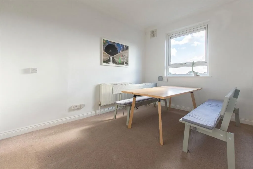 3 bedroom maisonette for rent