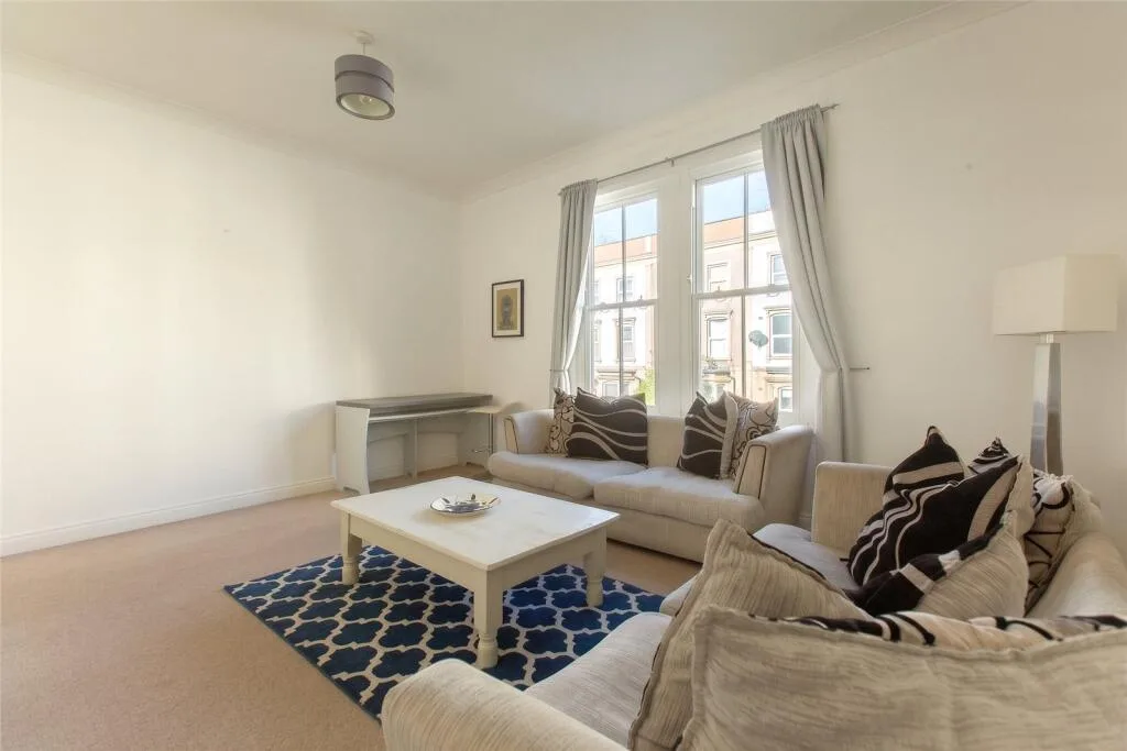 3 bedroom maisonette for rent
