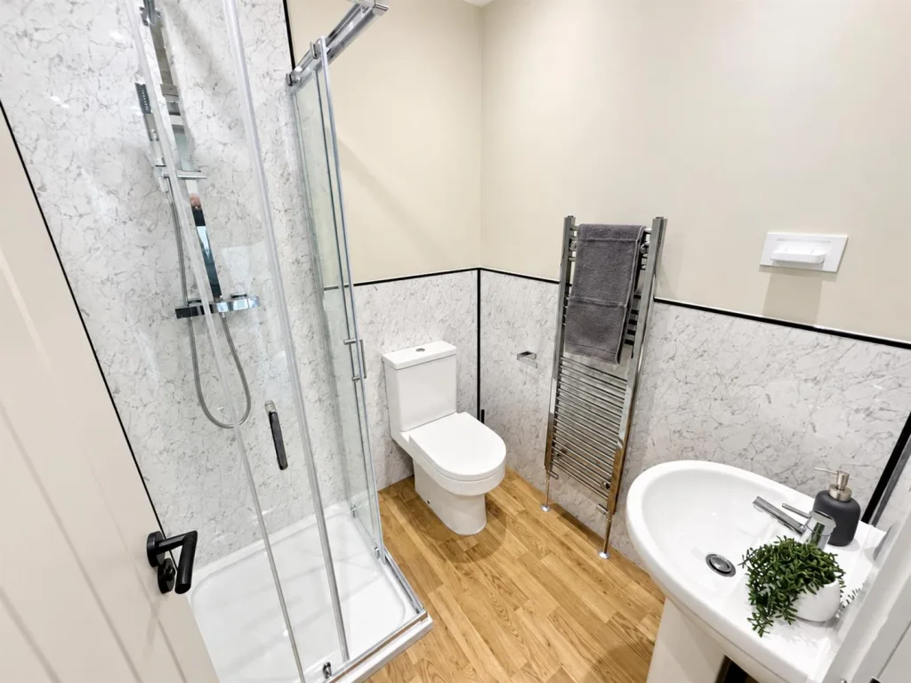 6 bedroom terraced house for rent