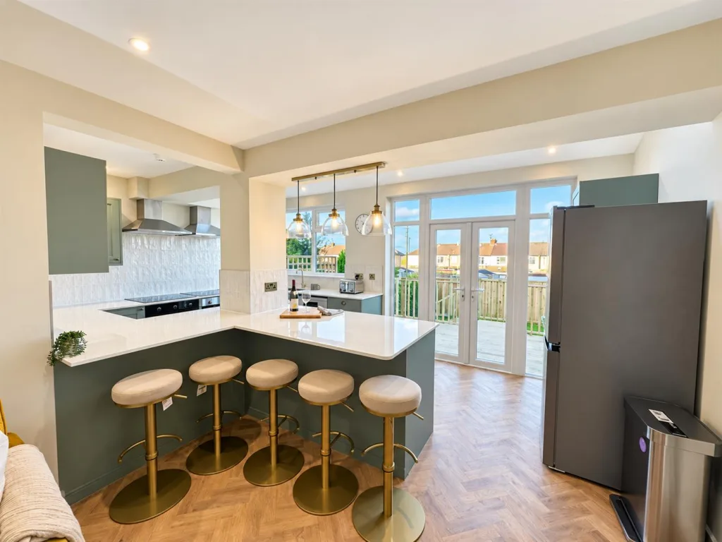 6 bedroom terraced house for rent