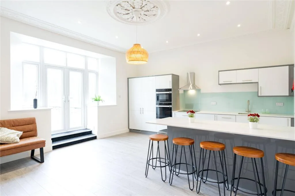 5 bedroom apartment for rent