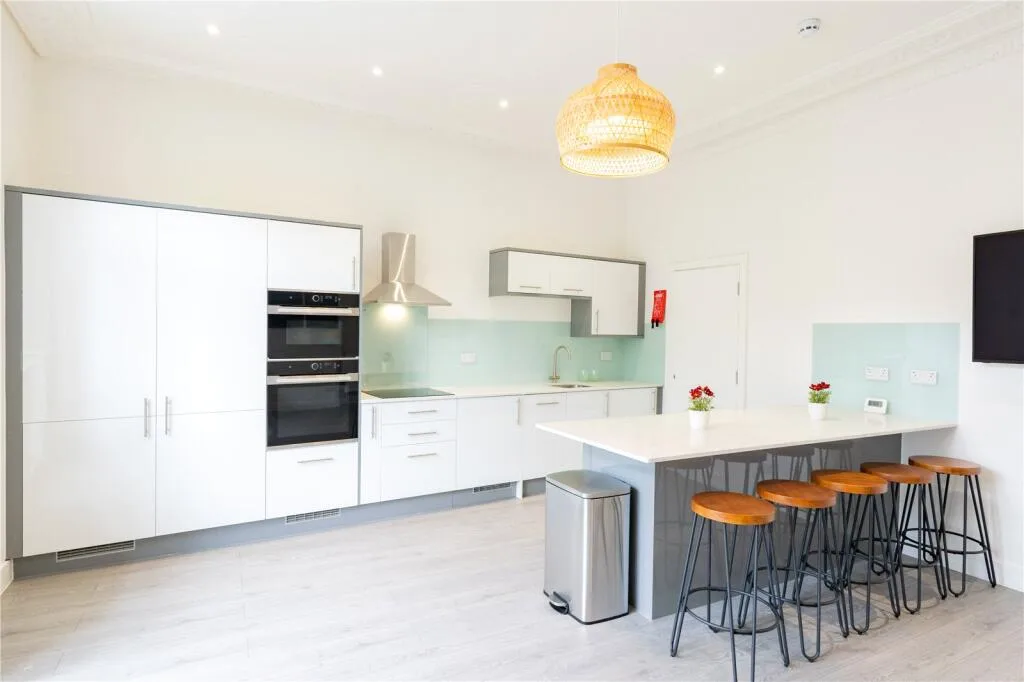 5 bedroom apartment for rent
