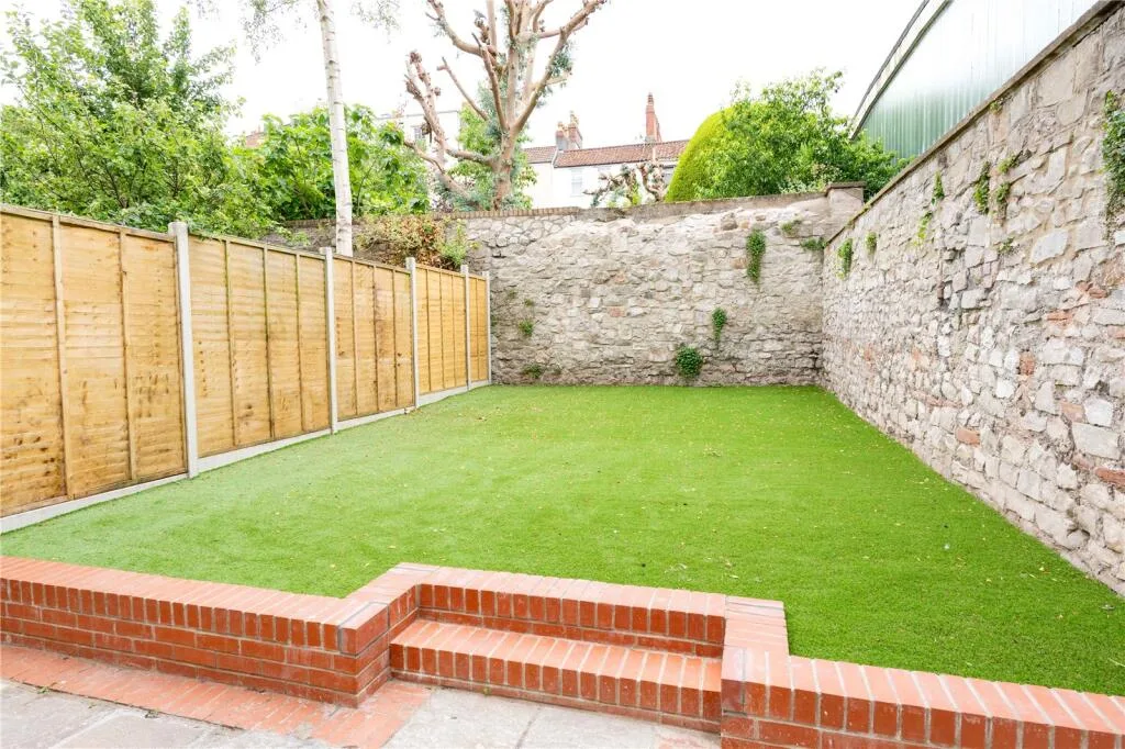 5 bedroom apartment for rent