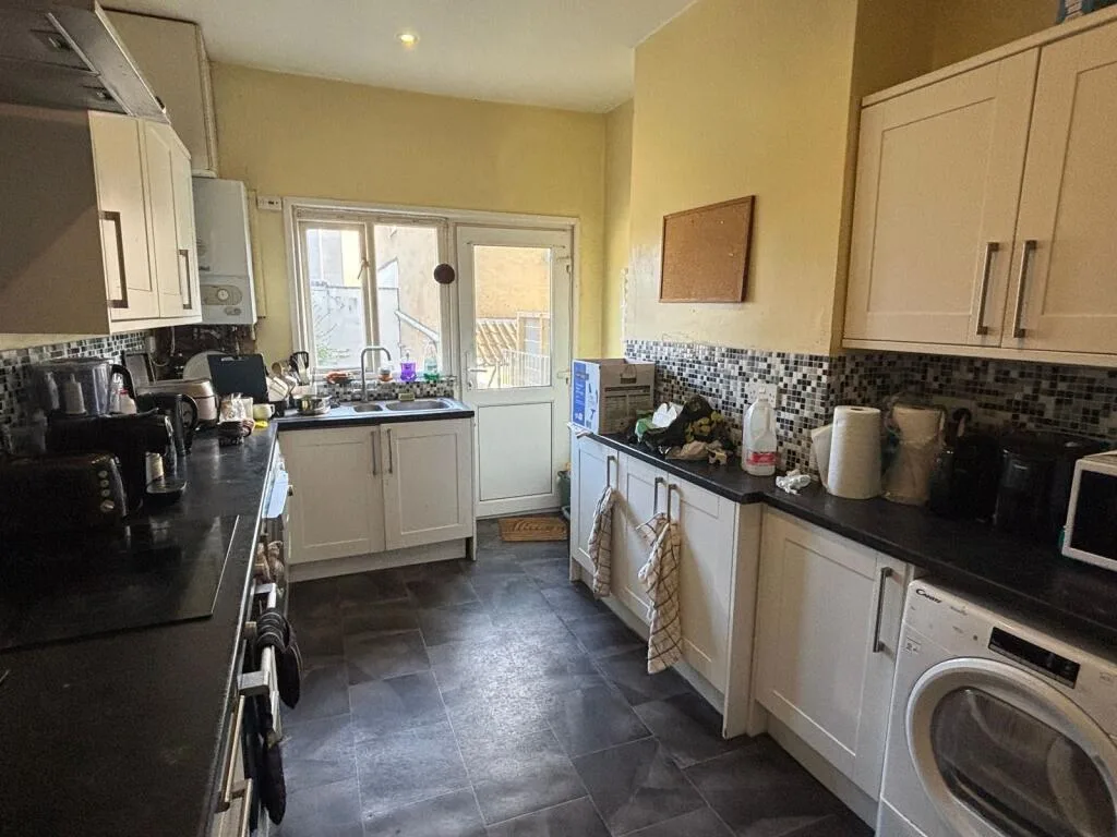 5 bedroom maisonette for rent